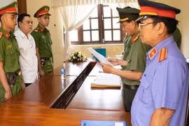 Bắt tạm giam Giám đốc Văn phòng đăng ký đất đai Hậu Giang