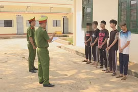 Bắt giữ 5 thanh, thiếu niên và học sinh hiếp dâm 1 bé gái