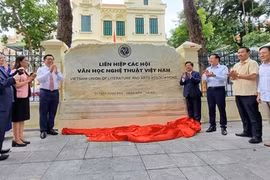 Nhớ ơn những người dựng ngôi đền văn hóa