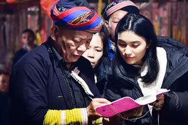 Đi về miền Dao: Di sản từ những kho sách độc đáo