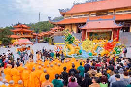 Đề nghị chùa Ba Vàng không tiếp nhận công đức các linh vật lạ