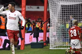 Thắng nhọc Nottingham, M.U thiết lập trận 'bom tấn' với Liverpool ở tứ kết Cúp FA