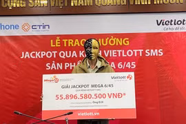 Mua cho vui, một người đàn ông bất ngờ trúng Vietlott hơn 55 tỉ đồng