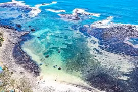 Vẻ đẹp kỳ bí của miệng núi lửa triệu năm bên bờ biển Quảng Ngãi