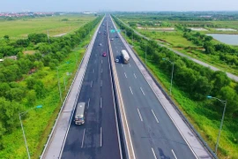 Đề xuất mức phí ô tô đi cao tốc do Nhà nước đầu tư cao nhất là 6.000 đồng/km