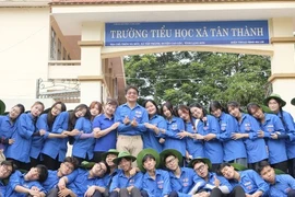 'Ba cùng' đổi thay vùng đất khó - Bài 1: 'Áo xanh' về làng