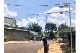 Việc lắp đặt hệ thống đèn điện chiếu sáng trên các tuyến đường góp phần để thị trấn Chư Ty đạt chuẩn văn minh đô thị vào năm 2025