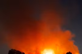 Bình Dương: Cháy lớn tại khu dân cư chưa xây dựng hạ tầng, bỏ hoang nhiều năm