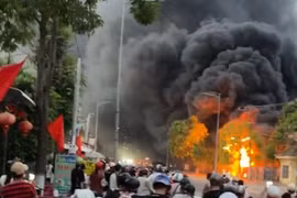 Bình Thuận: Cháy lớn trong khuôn viên trụ sở Công an H.Tánh Linh