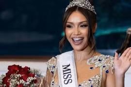 Người đẹp gốc Việt trong lễ đăng quang Hoa hậu Mỹ