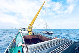 Xuân trên Nhà giàn DK1 - Bài 1: Quà tết gửi từ đất liền