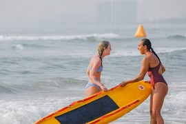 Khách nước ngoài nườm nượp đến Đà Nẵng