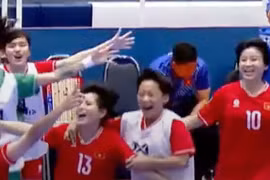 Bị Thái Lan cầm hòa, futsal nữ Việt Nam vẫn vô địch