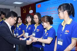 Gần 66.000 người đi làm việc ở nước ngoài trong 5 tháng đầu năm