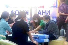 Thâm nhập phòng khám nha khoa: Tẩu tán thiết bị, trốn trên nóc nhà