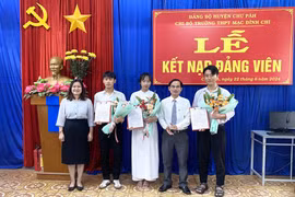 Chư Păh chú trọng phát triển đảng viên trong học sinh 