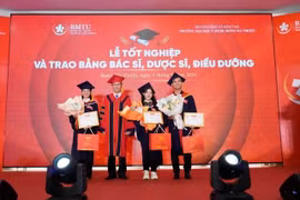 Thêm 240 bác sĩ, dược sĩ, điều dưỡng từ Trường ĐH Y dược Buôn Ma Thuột