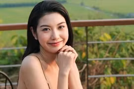 Á hậu Quốc tế Thúy Vân hiếm hoi diện bikini sau khi sinh con