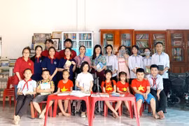 'Vịn' vào sách, đứng dậy!