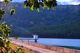 Còn thương ngày mưa tháng nắng