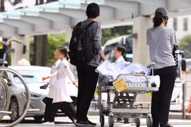 Hàn Quốc thu hút bác sĩ nước ngoài trong khủng hoảng nhân lực y tế