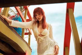 Hoa hậu Bùi Quỳnh Hoa gợi cảm với trang phục áo tắm