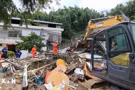 Trung Quốc: Lở đất do mưa lớn tại tỉnh Hồ Nam, đã tìm thấy 12 thi thể