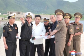 Nhà lãnh đạo Triều Tiên Kim Jong-un đi thị sát, yêu cầu hiện đại hóa việc sản xuất vũ khí 