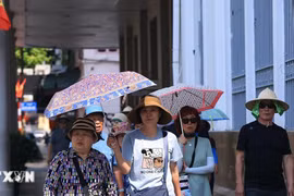 Ngày thứ tư của kỳ nghỉ lễ: Cả nước nắng nóng, có nơi trên 42 độ C