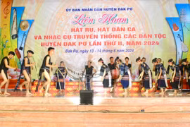 Đak Pơ: Khai mạc Liên hoan hát ru, hát dân ca và nhạc cụ truyền thống 