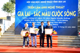 Triển lãm “Gia Lai-Sắc màu cuộc sống”