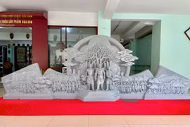 Cuộc thi “Sáng tác mẫu phác thảo Tượng đài Tây Sơn Tam kiệt và Phù điêu”: Cụm công trình mang tạo hình hoa dã quỳ được chọn 