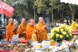 Cầu siêu anh linh liệt sĩ ở nghĩa trang Đức Cơ