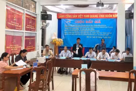 Trung tâm Phát triển quỹ đất TP. Pleiku phối hợp với doanh nghiệp đấu giá tư nhân Đại Phát tổ chức đấu giá 29 lô đất tại khu suối Hội Phú (TP. Pleiku). Ảnh: Lê Nam