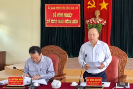 Đồng chí Dương Mah Tiệp-Phó Chủ tịch UBND, Trưởng Ban Chỉ đạo Chương trình phát triển lâm nghiệp bền vững tỉnh phát biểu chỉ đạo cuộc họp