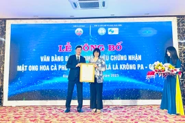 Công bố và trao văn bằng bảo hộ nhãn hiệu chứng nhận “Mật ong hoa cà phê Gia Lai” và “Thuốc lá lá Krông Pa-Gia Lai”