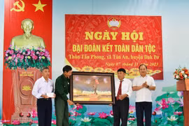 Phó Bí thư Tỉnh ủy Gia Lai Rah Lan Chung dự Ngày hội Đại đoàn kết tại thôn Tân Phong