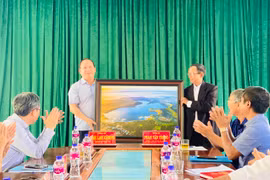 Phó Bí thư Tỉnh ủy Rah Lan Chung làm việc với hệ thống chính trị xã Chư Krêy