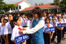 Học sinh Gia Lai rộn ràng đến trường