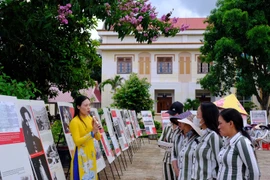 Triển lãm “Hồ Chí Minh-Chân dung một con người” tại Trại giam Gia Trung