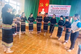 80 phụ nữ dân tộc thiểu số xã Ia Krăi được trang bị kiến thức làm mẹ an toàn 