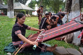  28-10 sẽ trình diễn chương trình nghệ thuật thời trang thổ cẩm có chủ đề “Gia Lai ơi” của nhà thiết kế Minh Hạnh