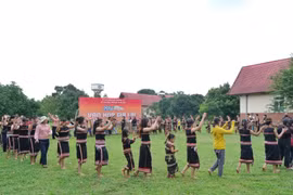 Chương trình "Sắc màu văn hóa Gia Lai" đến với Làng trẻ em SOS