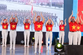 Phụ nữ Gia Lai hướng về Điện Biên