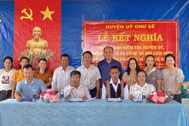 Ba cơ quan, đơn vị huyện Chư Sê kết nghĩa với làng Ia Doa