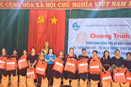 Tổ chức chương trình “Xuân đoàn kết-Tết biên cương” chào Xuân Giáp Thìn 2024 tại xã Ia Pnôn