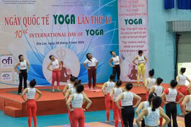 Trên 100 người đồng diễn kỷ niệm Ngày quốc tế yoga lần thứ 10 tại Gia Lai