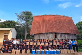 Trên 38.700 phụ nữ Gia Lai được tặng bếp đun và bình lọc nước