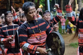 Gia Lai: Đội chiêng nữ đầu tiên biểu diễn trong chương trình cồng chiêng cuối tuần