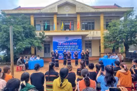 Phụ nữ Chư Sê trồng cây hưởng ứng Ngày Môi trường thế giới